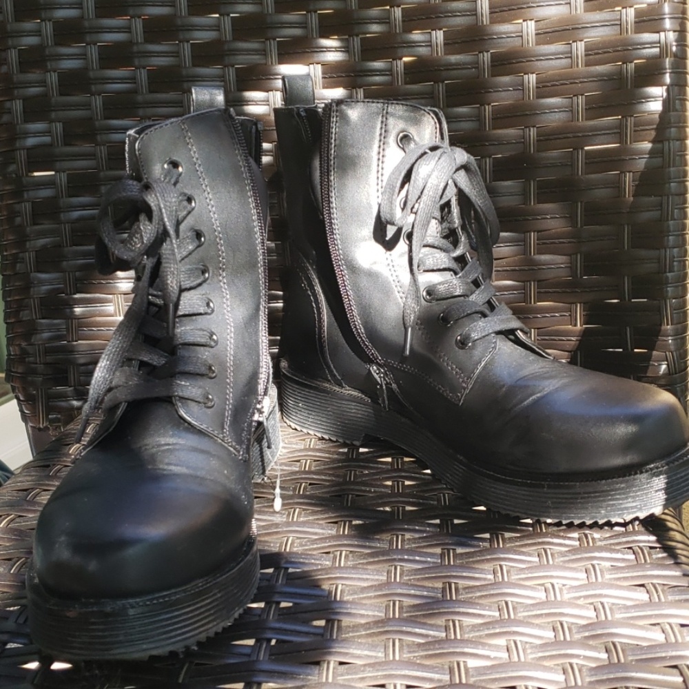 Wild Fable Zip Up Combat Boots Size 9
